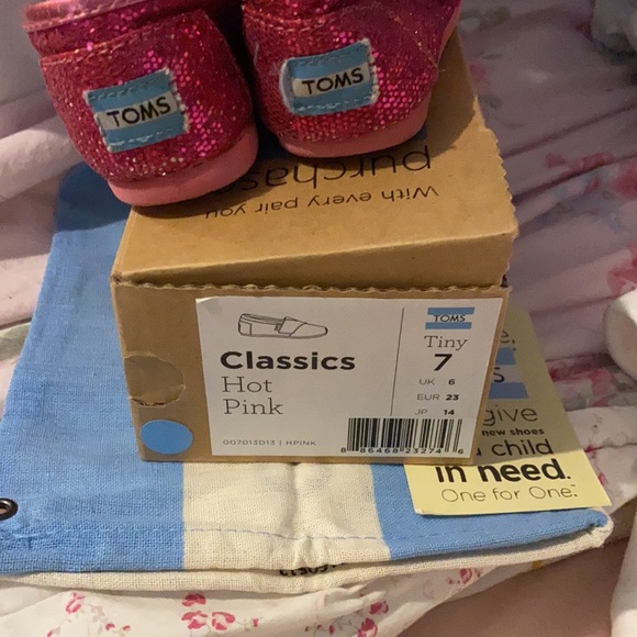 Pink sparkle toms - Picture 7 of 7